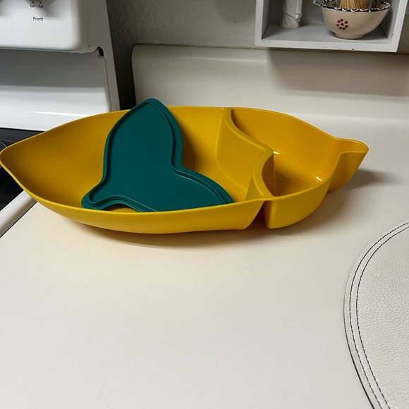Lemon shaped serving platter bowl with removable lid for separate compartment - Picture 3 of 6
